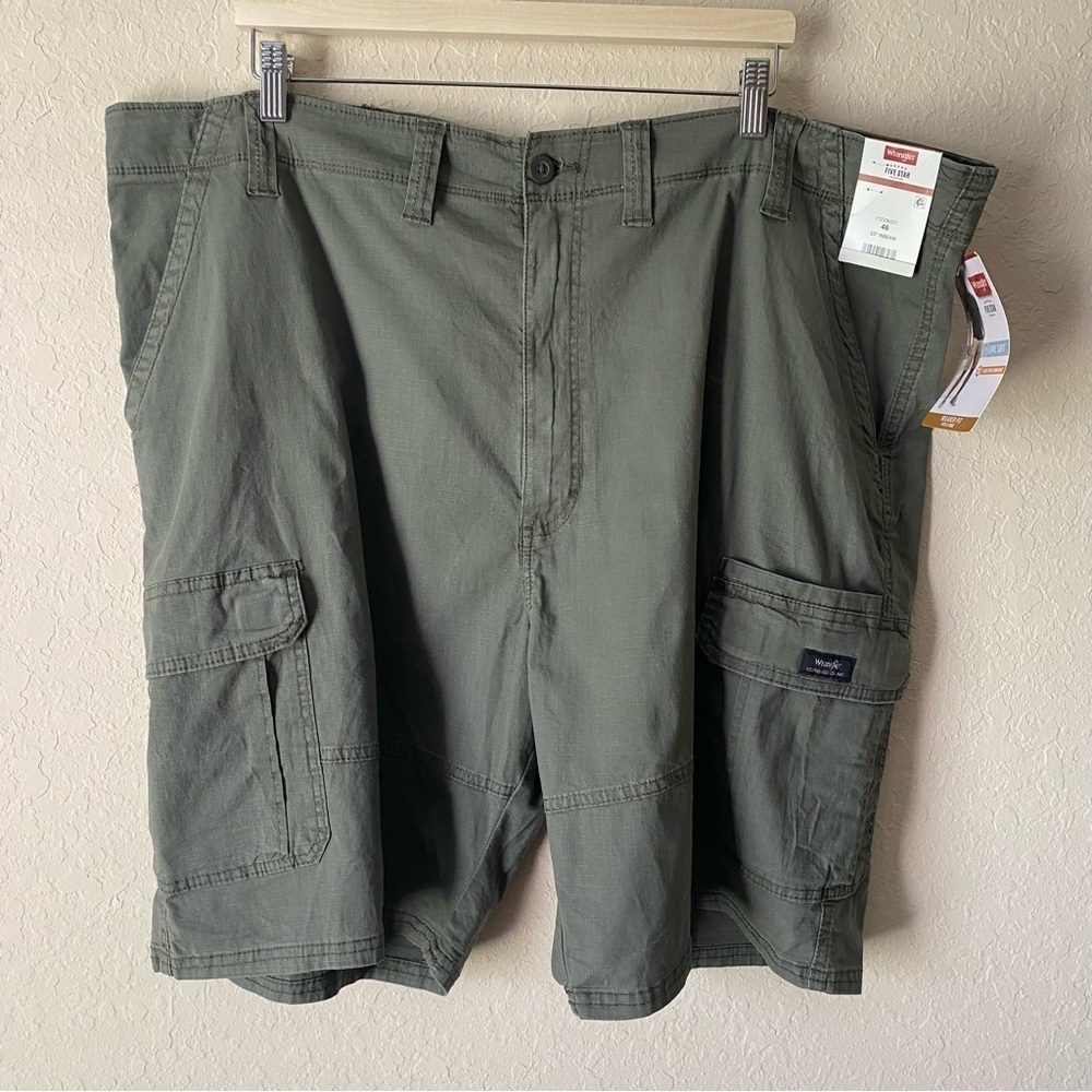 Wrangler | Men's Relaxed Fit Camo Green Cargo Shorts Stretch 10" Inseam Size 46 - Picture 3 of 7
